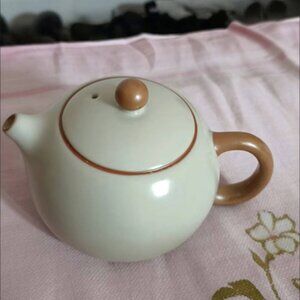 Minimalist Ceramic Teapot, Calm Neutral Color